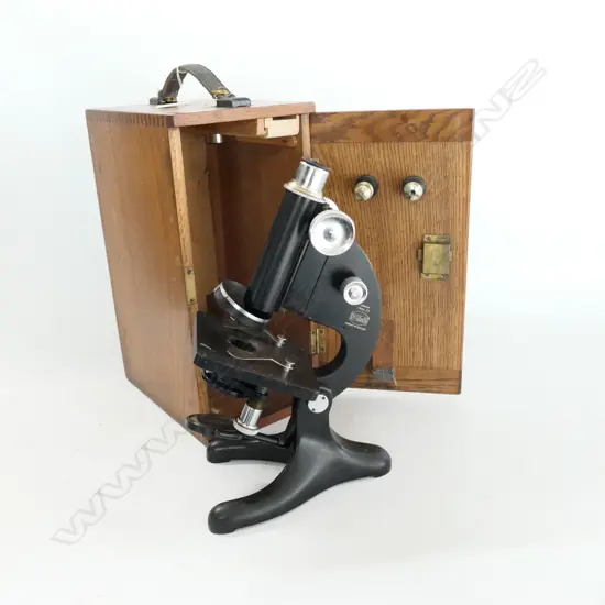 BECK MODEL 29 MICROSCOPE, IN BOX